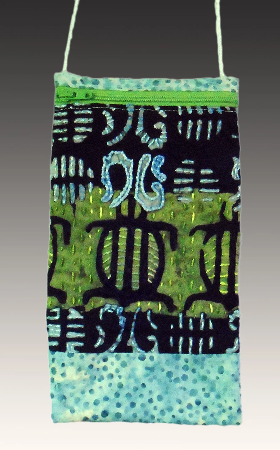 QDSC00972_surface-texture-zippered-pouch-tote.jpg