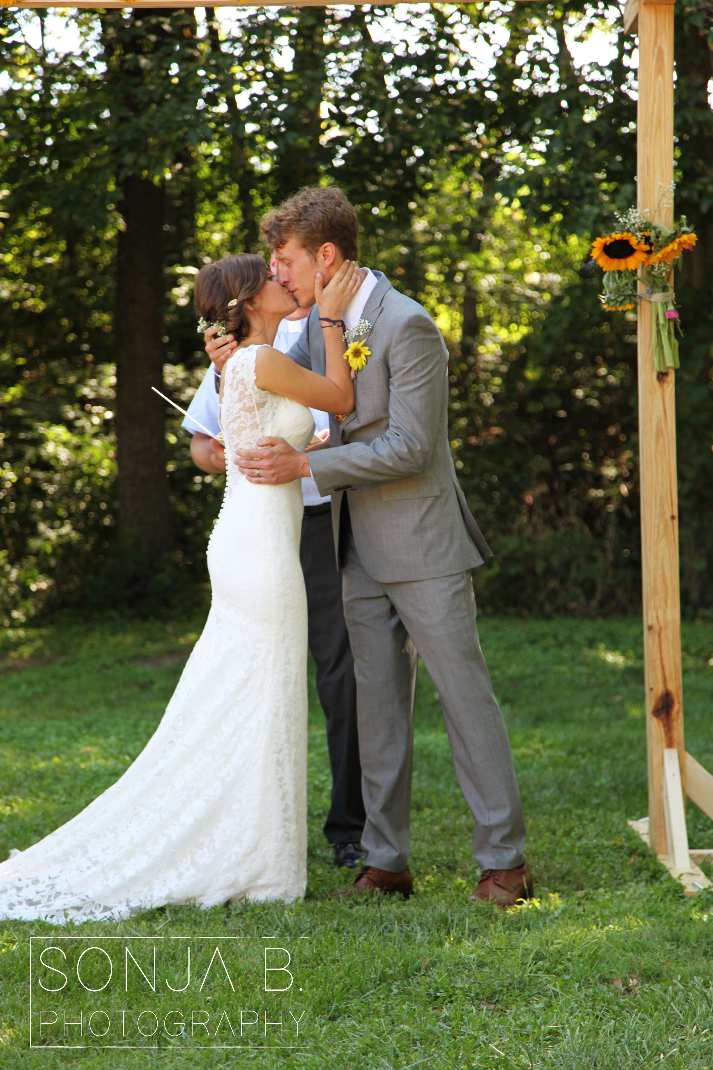 cincinnati wedding gorman farm first kiss.jpg