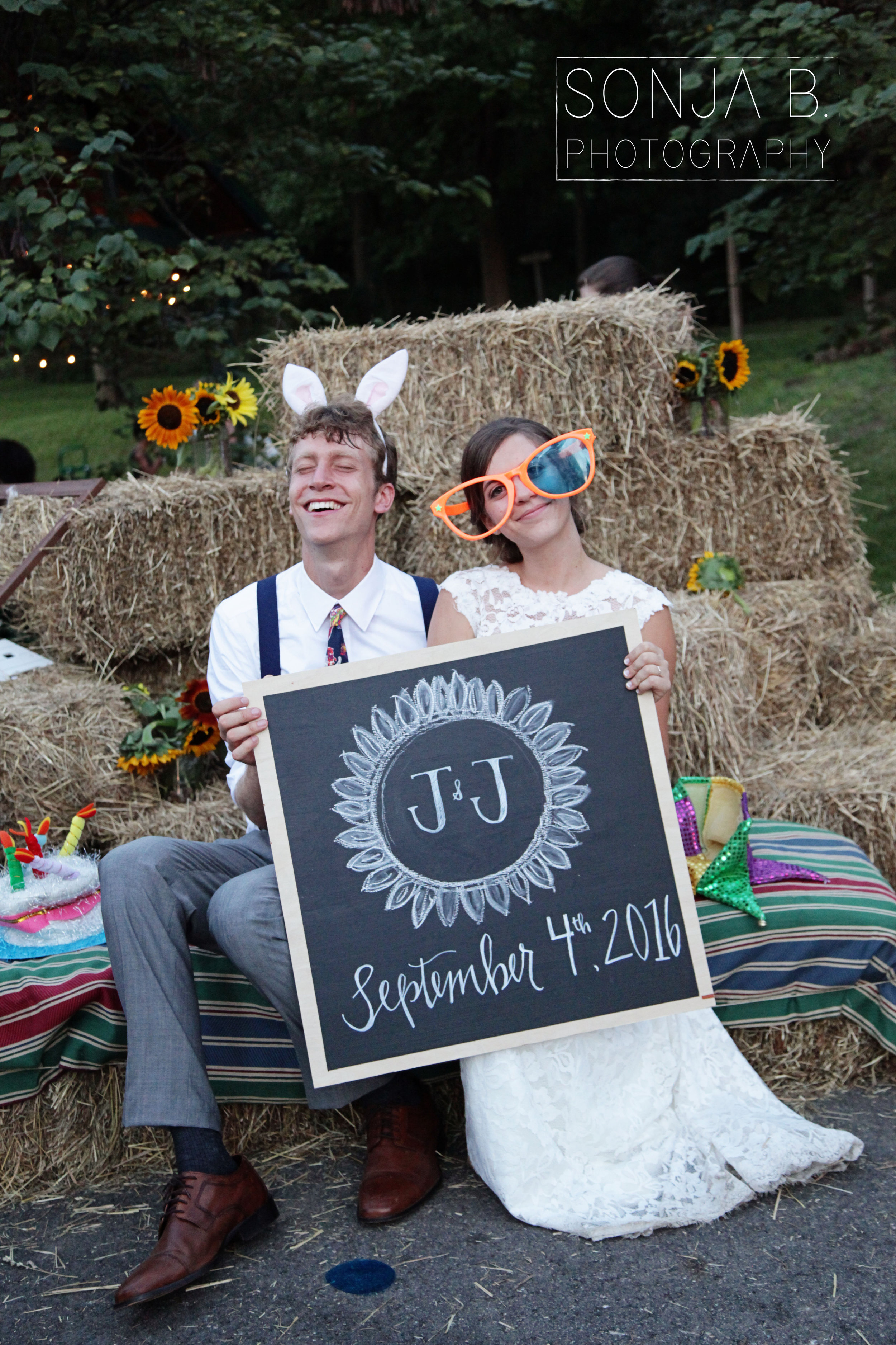 cincinnati wedding photo booth bride and groom.jpg