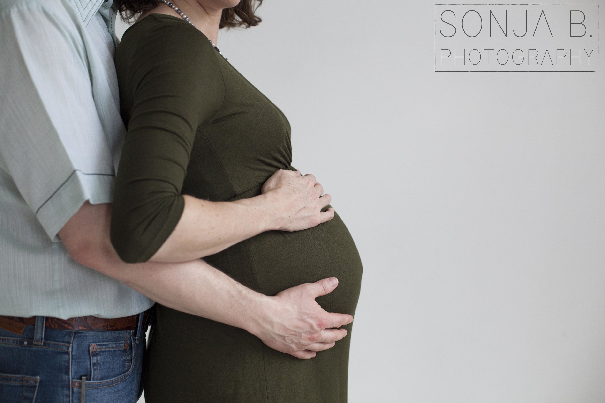 cincinnati maternity photography.jpg