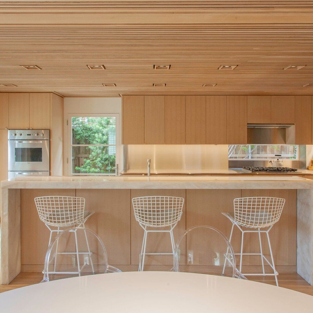 Wood Tone Kitchen in collaboration with Frank Welch

.

.
#texasarchitecture #modernarchitecture #kitchen #dallas #dallasarchitecture #design #residentialarchitecture #frankwelch