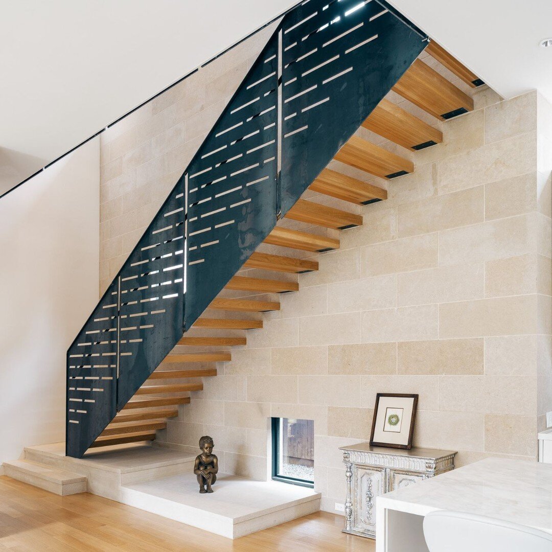 Modern stairway
.
.
#design #dallasdesign #dallasarchitecture #modernarchitecture #stairway