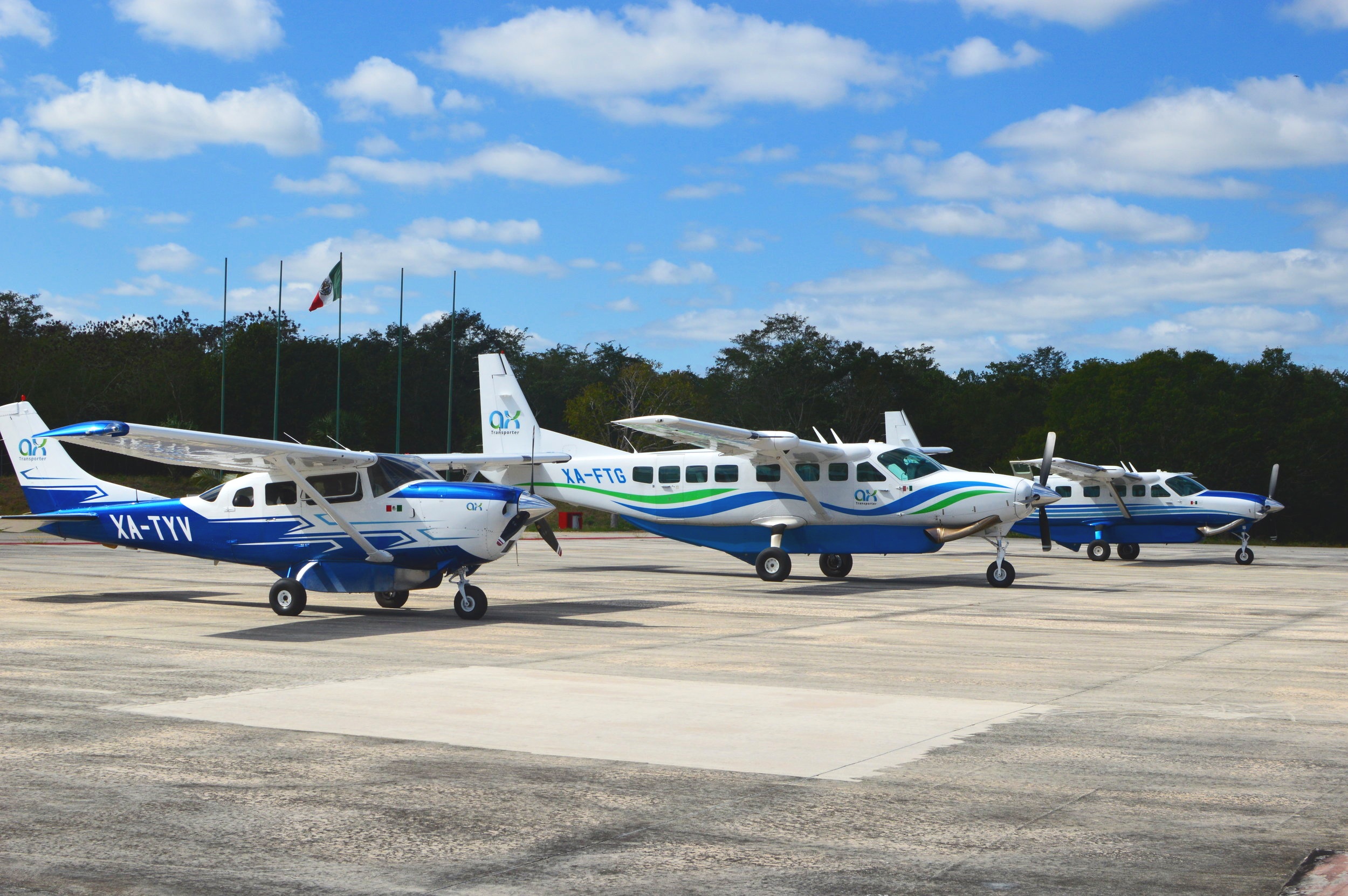 AX Transporter-Flights to Cancún, Holbox, Cozumel, Chetumal, Chichen  Itzá,Mérida.