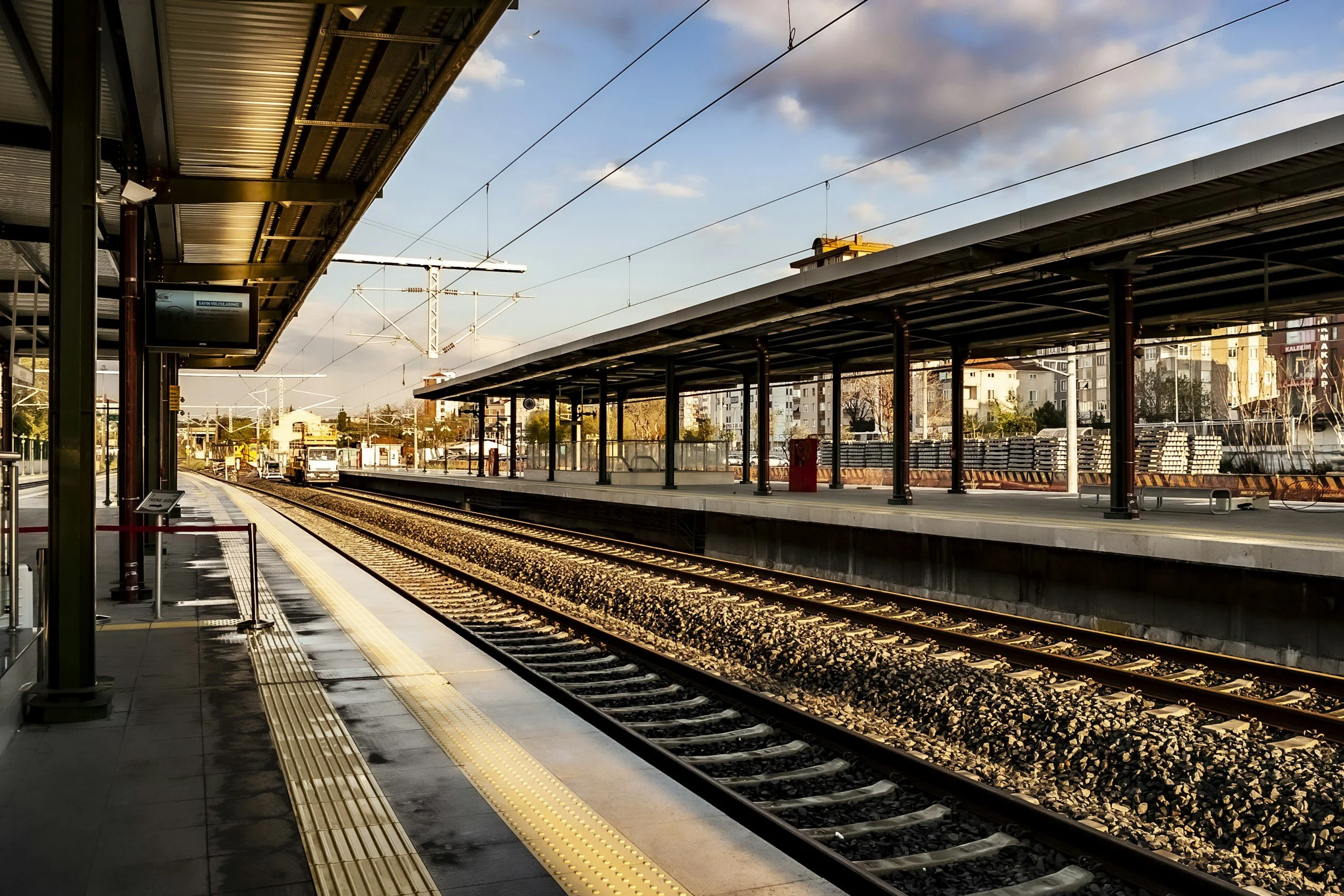 Employee home-to-work travel costs during rail strike