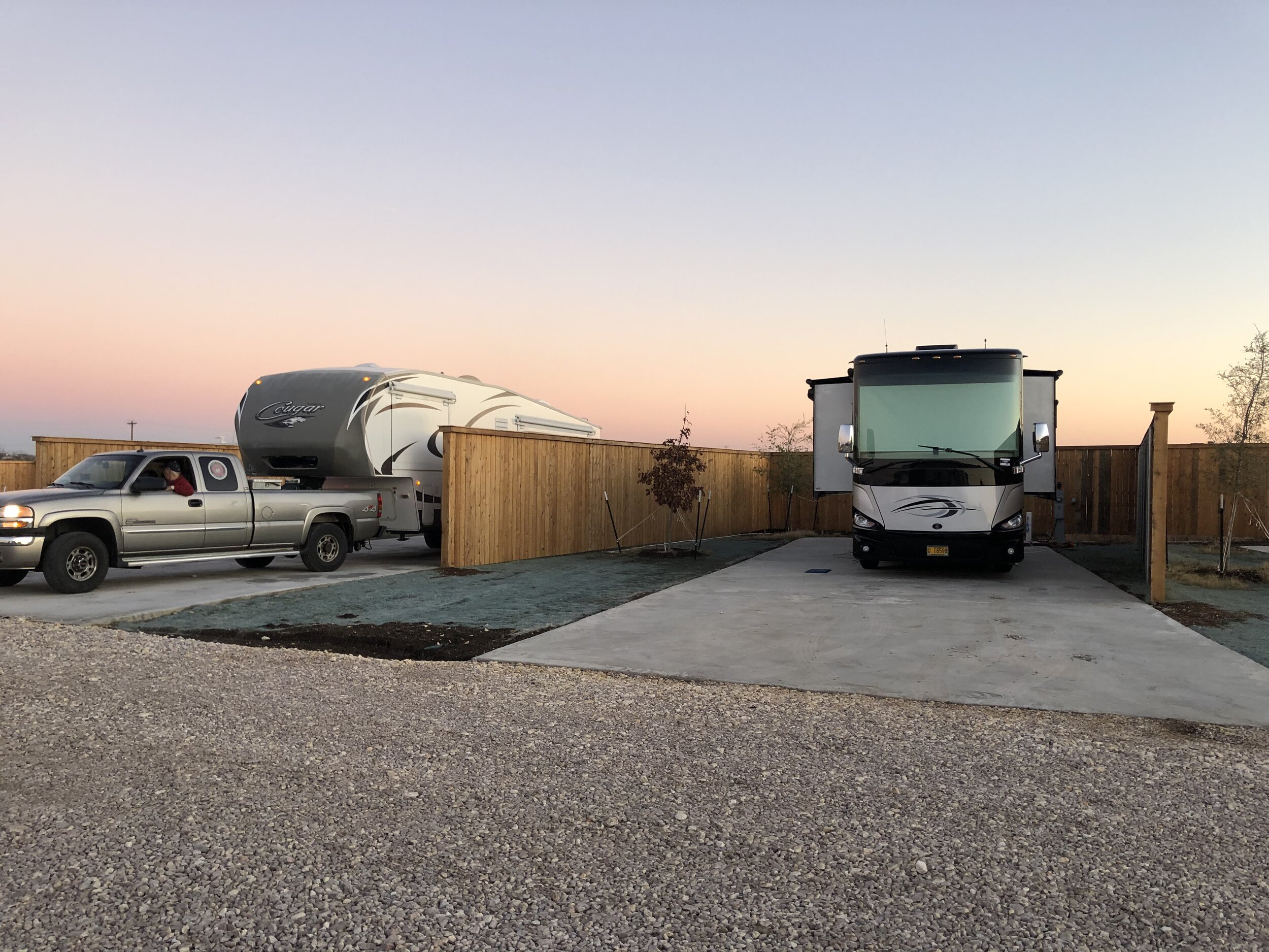 filled spaces at red barn ranch rv park.JPG