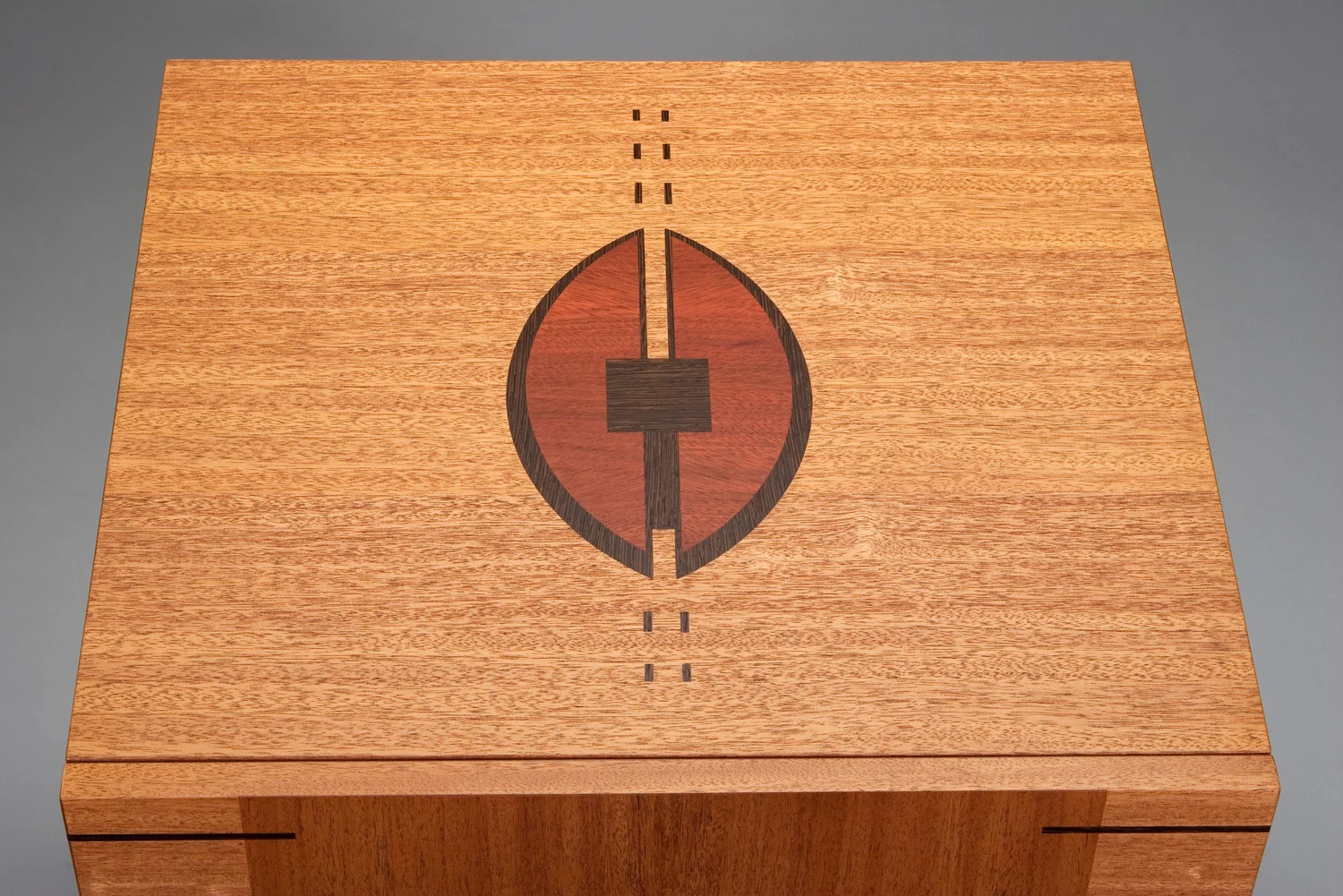 Quest-End-Table-Grain-Furniture-Studio-By-Jason-Hernandez-02.jpg