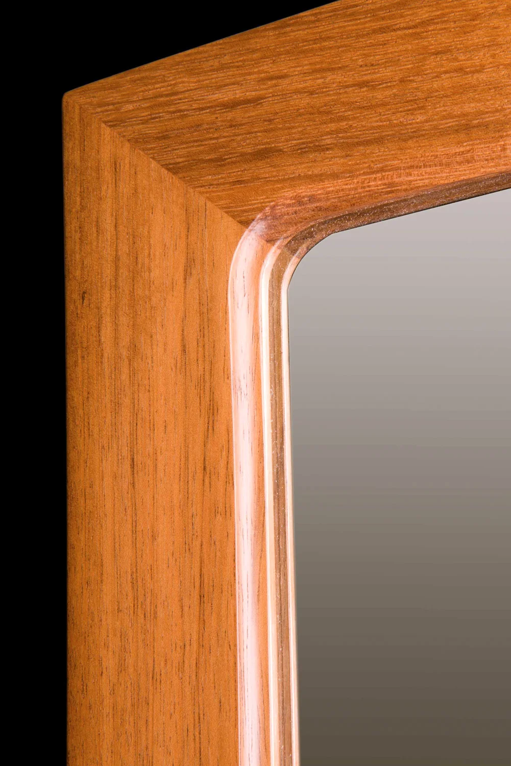 Mirror-Grain-Furniture-Studio-By-Jason-Hernandez-02.jpg