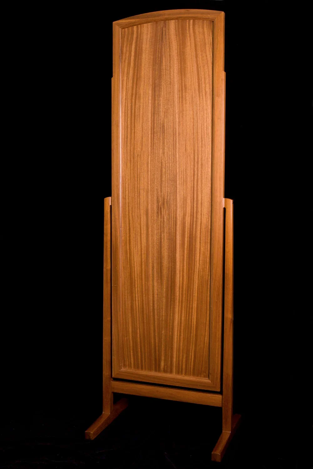 Mirror-Grain-Furniture-Studio-By-Jason-Hernandez-04.jpg