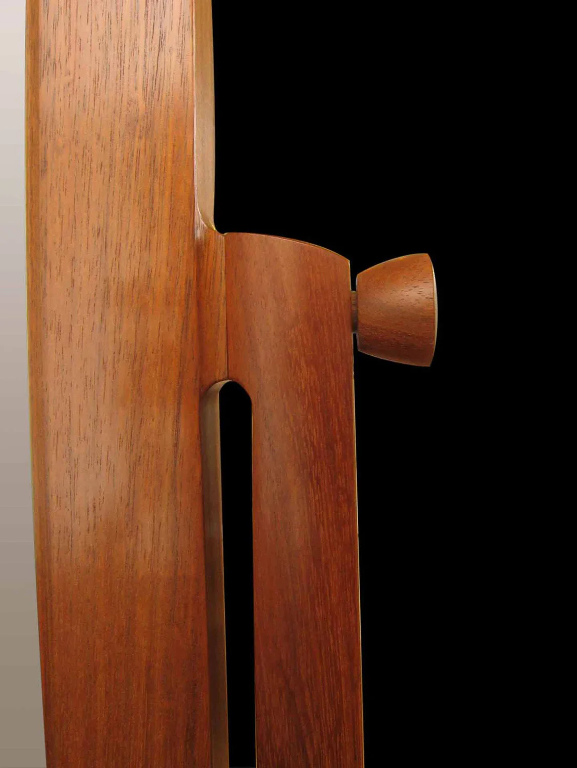 Mirror-Grain-Furniture-Studio-By-Jason-Hernandez-05.jpg