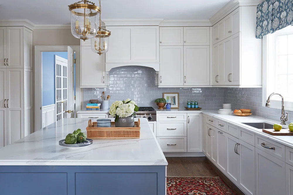 White Kitchen Cabinets With White Quartz Countertops