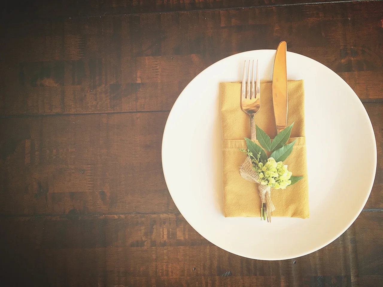 place setting flowers wedding event simple elegant gift .jpg