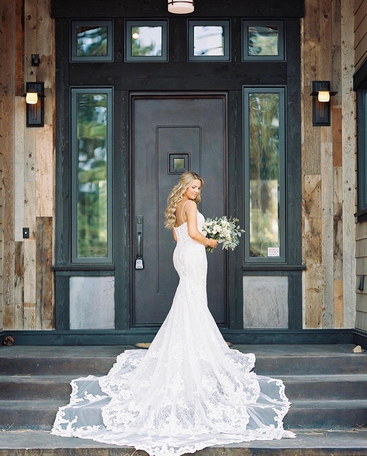 Taking it back to this gorgeous Truckee wedding ✨ 

📷: @mandyfordphotography 
Planning: @rosevilleweddingplanner