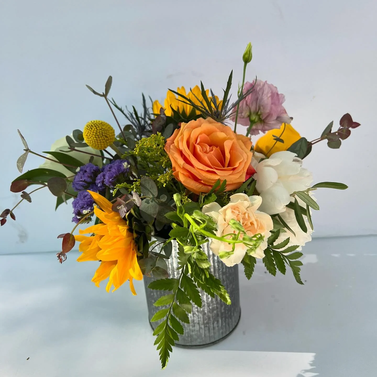 Join us this Sunday for a fun, hands-on flower workshop at The Allies Pub! 🌸🍻 Get creative as you design your own beautiful arrangement with my guidance, all while enjoying a drink on us (included with your ticket)! ✨ Bring your friends, sip some c