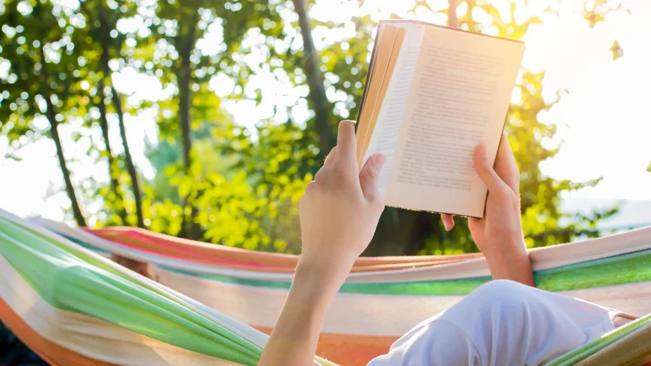 Paperback Picnic: A Cozy Reading Afternoon