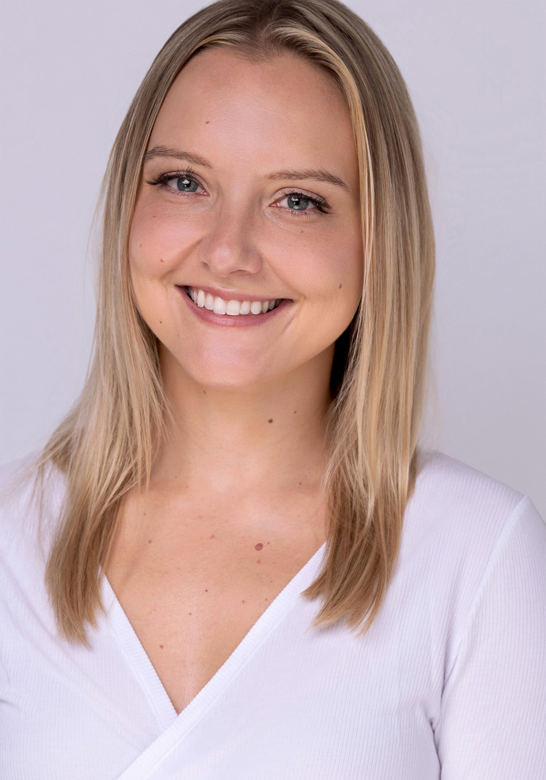 Laurel Kulow Headshot.jpg