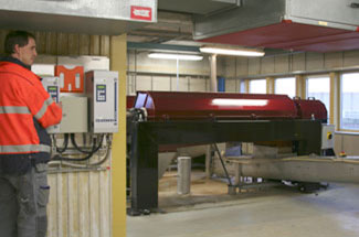 When Falkenberg Treatment Plant invested in new equipment for dewatering sludge, they chose decanter centrifuges from Noxon controlled by Emotron VFX Variable Speed Drives. Operational electrician Tomas Bjurklint is happy with the cost-effective solution, with the energy generated by the braking motor being re-used by the drive motor.