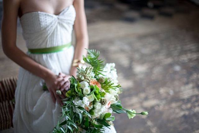 Such a stunning cascade bouquet - soft greens with a pop of coral! @theblisslife_events @flutter_boutique 
#styledshoot #styledwedding #greenwedding #emeraldwedding #stpattyday #stpattydaywedding #weddingideas #weddinginspiration #weddingsbybernadett