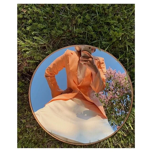 Today we are inspired by @domsli22 profile and her &ldquo;scent of summer&rdquo;. Her profile is filled with absolutely magnificent photos and beauty 🎈#etnialab#etnialabinspiration#etnialabinspo#positivevibes#photographersofinstagram#photoinspo#styl