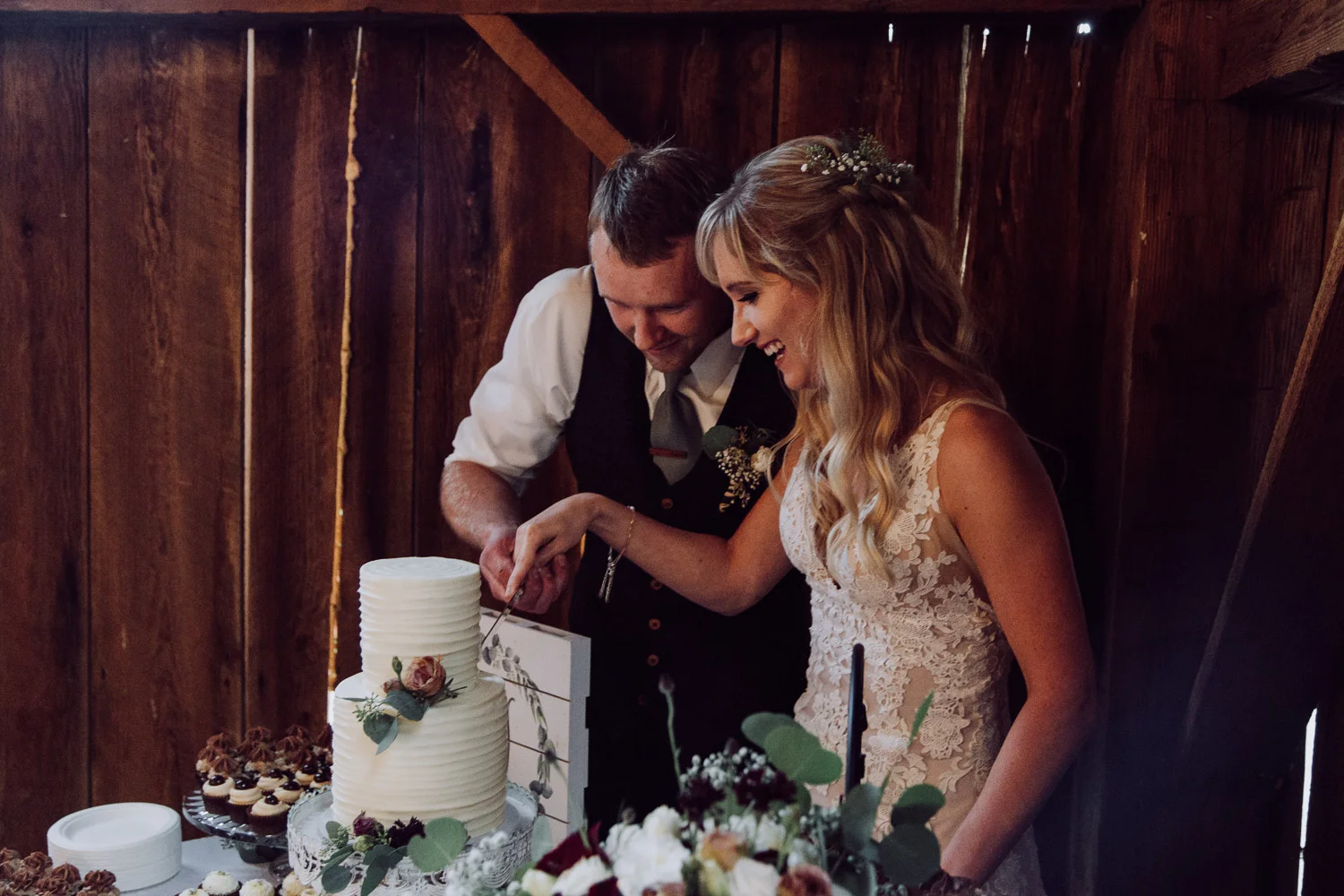 oregon-outdoor-wedding-photographer-reception-15.jpg