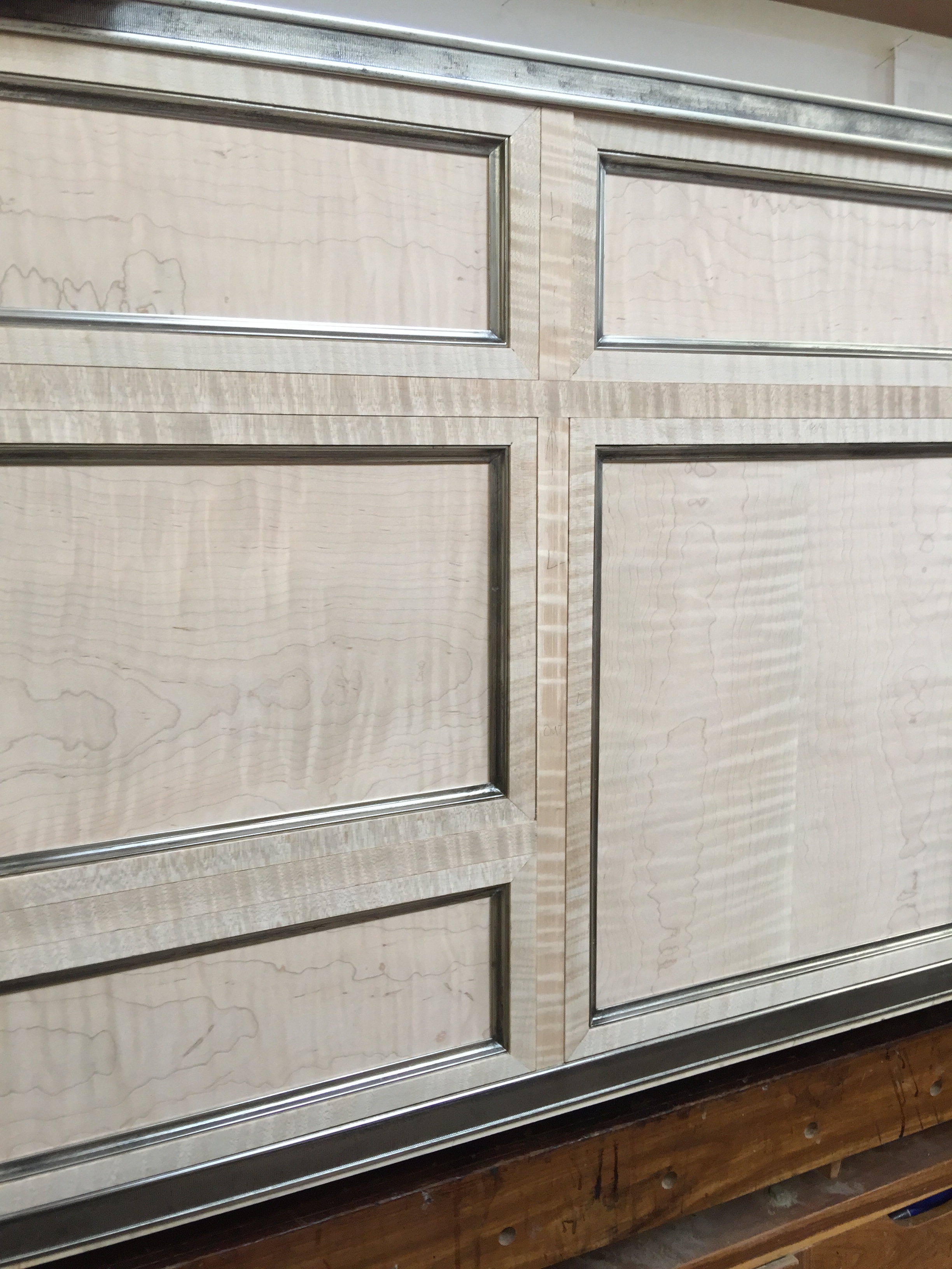 Detail of the front with wooden and metal frames.