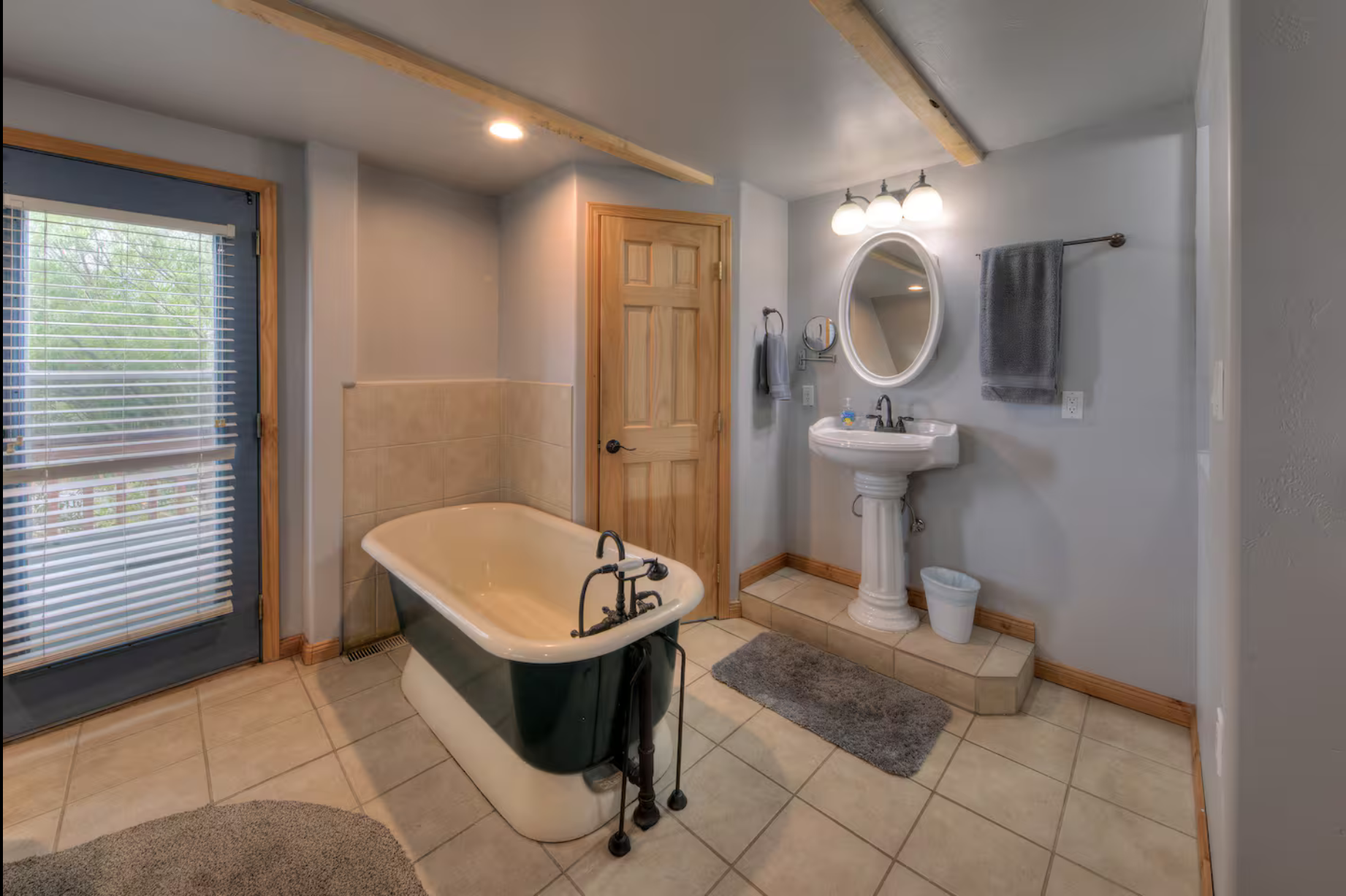 moab tour bed 1 bathroom.png