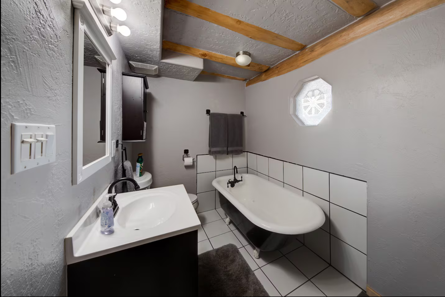 moab tour bath 2.png