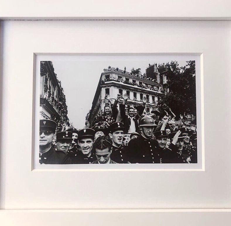@pascalshirley A thick single mat placed slightly outside the print’s edge to give the photgraph more space and depth.