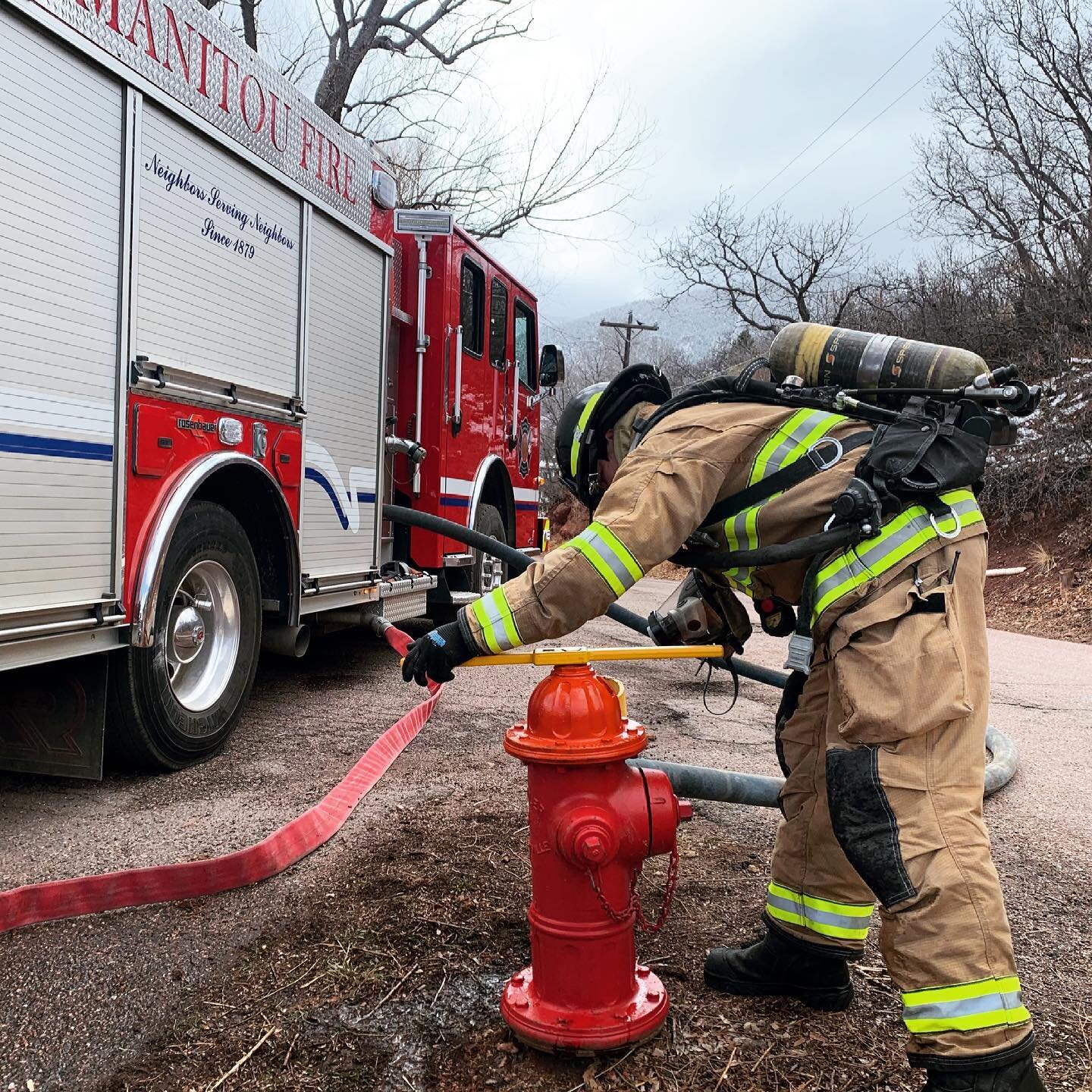 Acquiring a water source and deploying hoses.