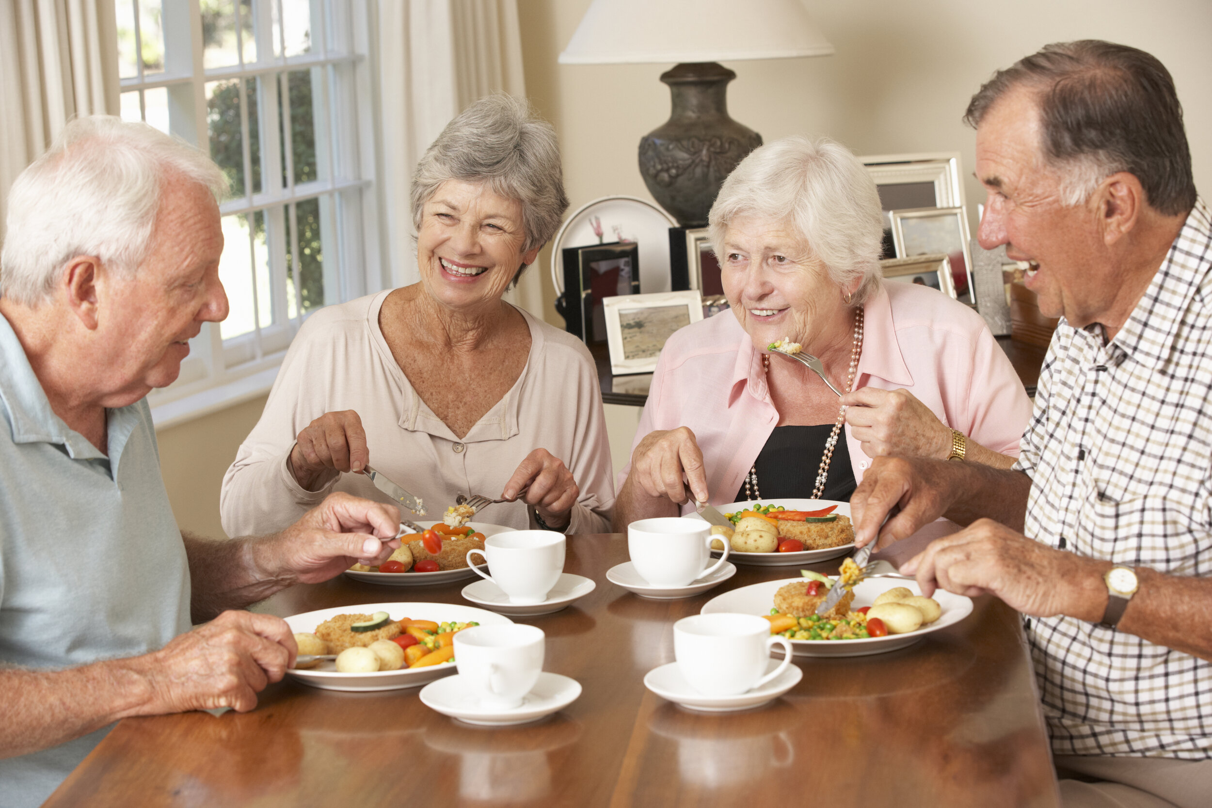 Питание разных возрастов. Питание пожилых людей. Здоровое питание для пожилых. Правильное питание для пожилых. Пожилые люди.