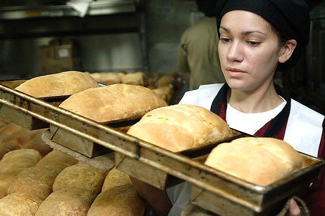 Girl baker - P 640.jpg