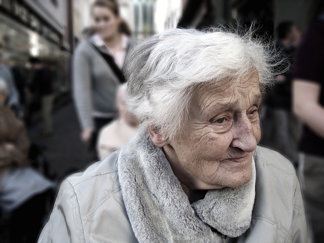 Old woman face - grat 640.jpg