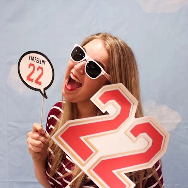 DIY Taylor Swift Photo Booth