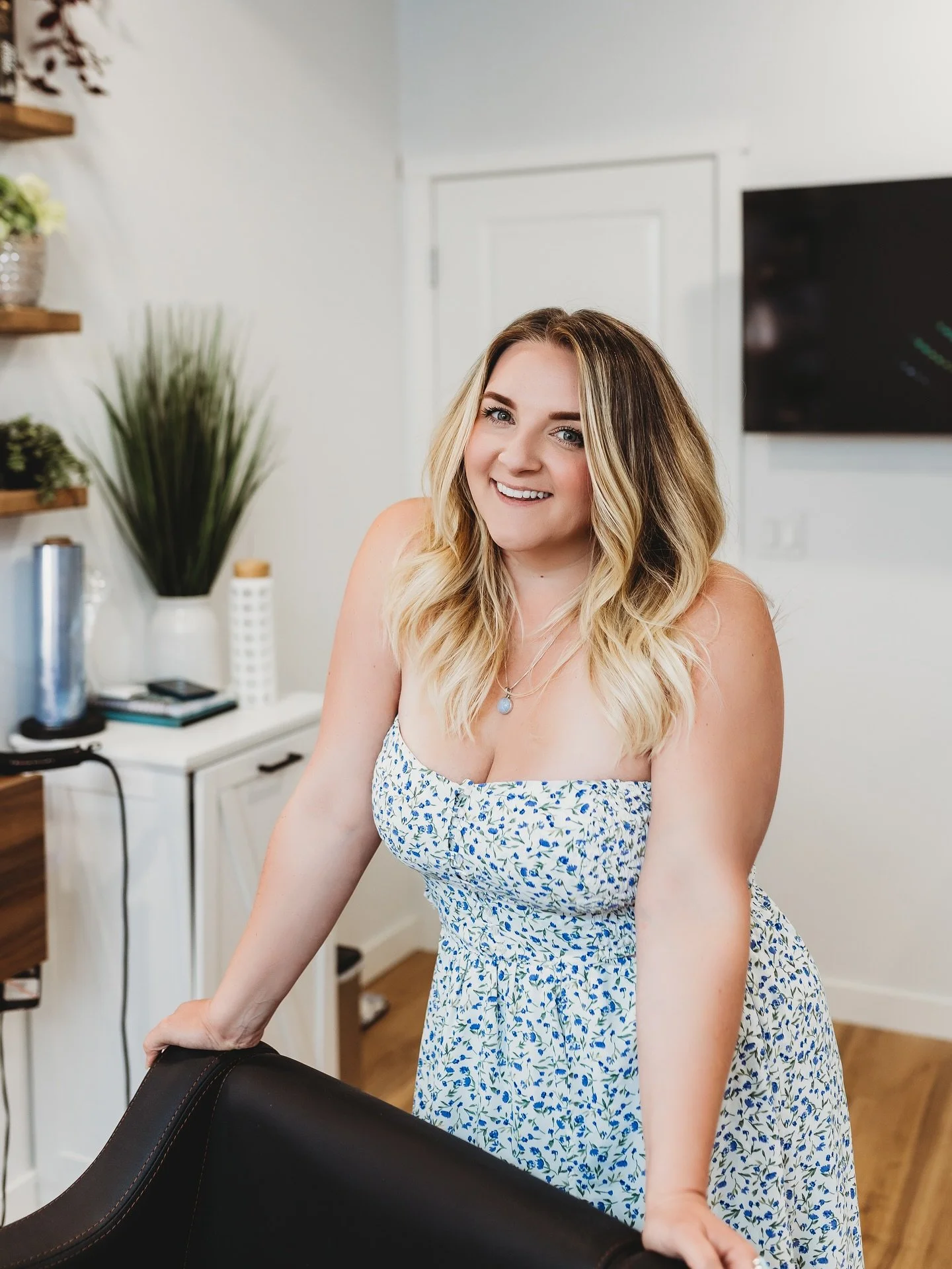 ✨ Come Sit in My Chair ✨

If you need a place to exhale&hellip;
to take a load off&hellip;
to feel like you again &mdash; my chair is a safe space! 

At Love &amp; Light Salon, it&rsquo;s never just about the hair.
It&rsquo;s the two hours where you 