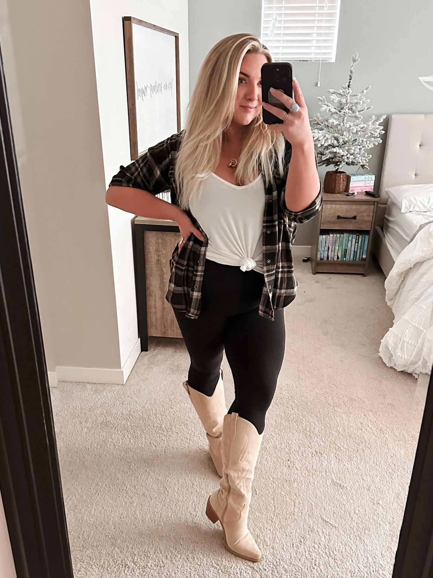 You are limitless.
You get to be the writer of your story.
You are an artist forever sculpting your masterpiece.
It starts in the mind.
It builds in your actions/habits/choices.
And it presents in you life.
It shows in your smile.
In your eyes.
In yo