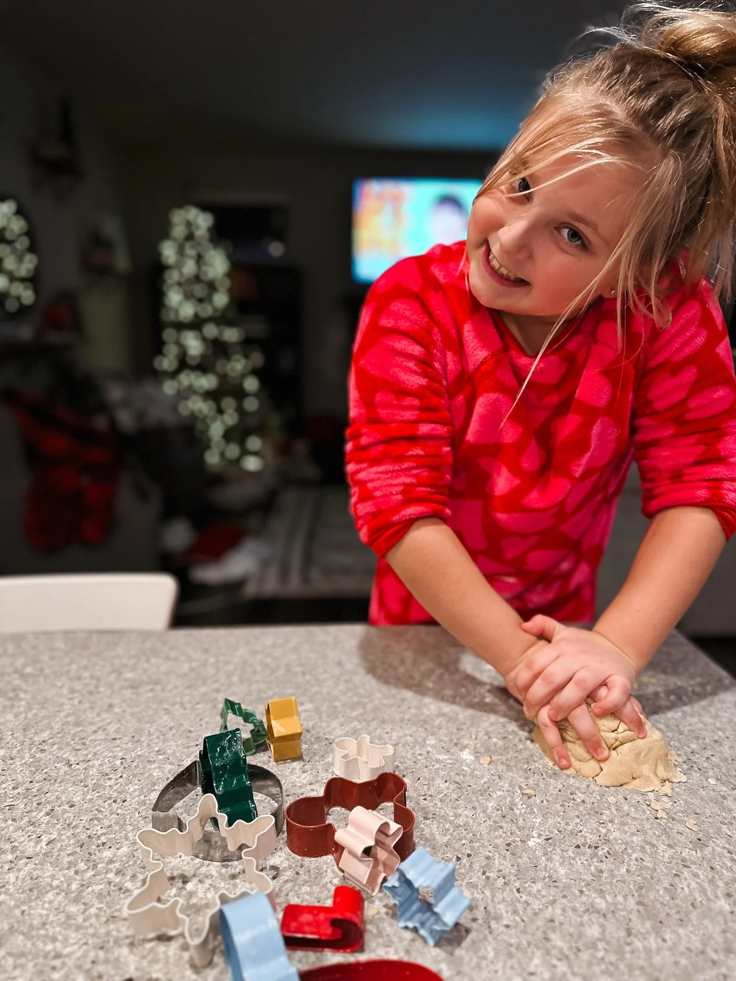 I love holiday baking with my girl 🤍✨
Those pics from when she was a wee lil thing 😩🥹🤍✨