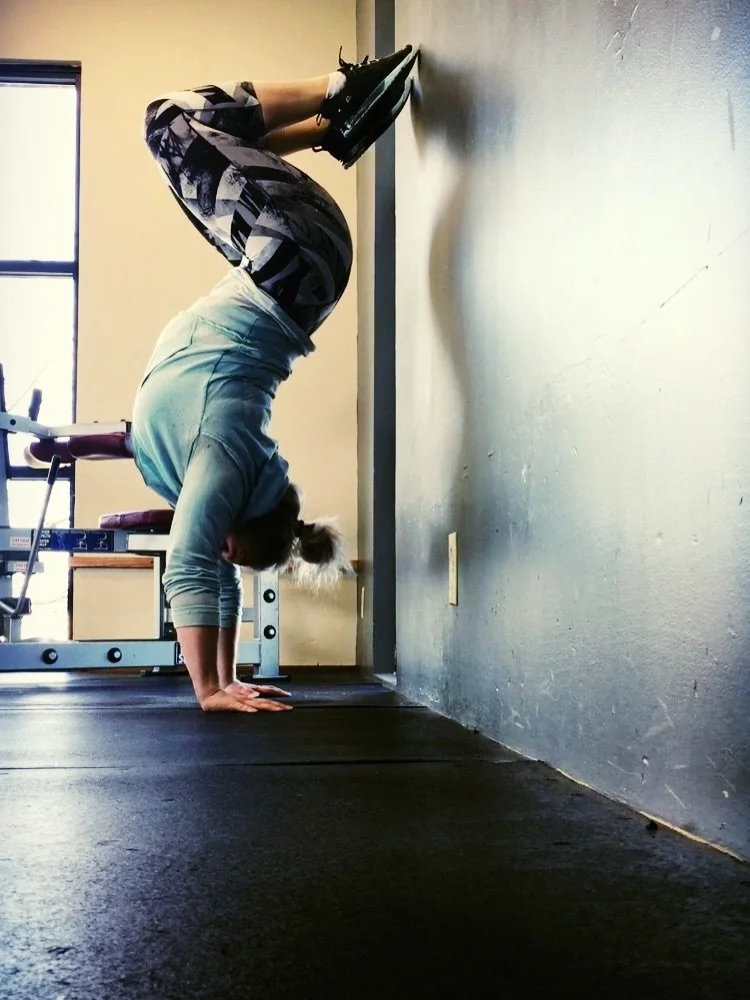 The year was 2016.

My whole world revolved around hair and fitness.
I lifted 10&ndash;18 hours a week,
taught 3&ndash;5 hot yoga classes,
and launched my first round of online balayage classes for hairdressers.

I got married.
Took even more gym mir