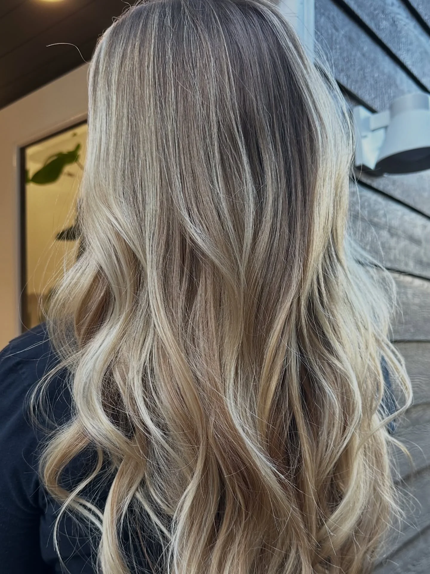 I&rsquo;m not saying a balayage can cure all your problems&hellip; but it can sure make you feel better!
Come relax, get pampered and walk our feeling like you have your shit together 💁🏼&zwj;♀️.
#lakestevensbalayage #lakestevenshairstylist #snohomi