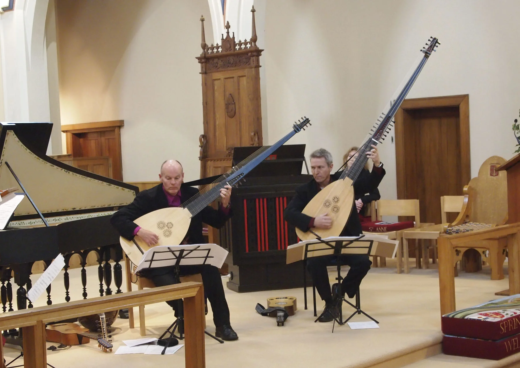 Affetto_20140615_two_Theorbos_Hamilton_Cathedral.jpg