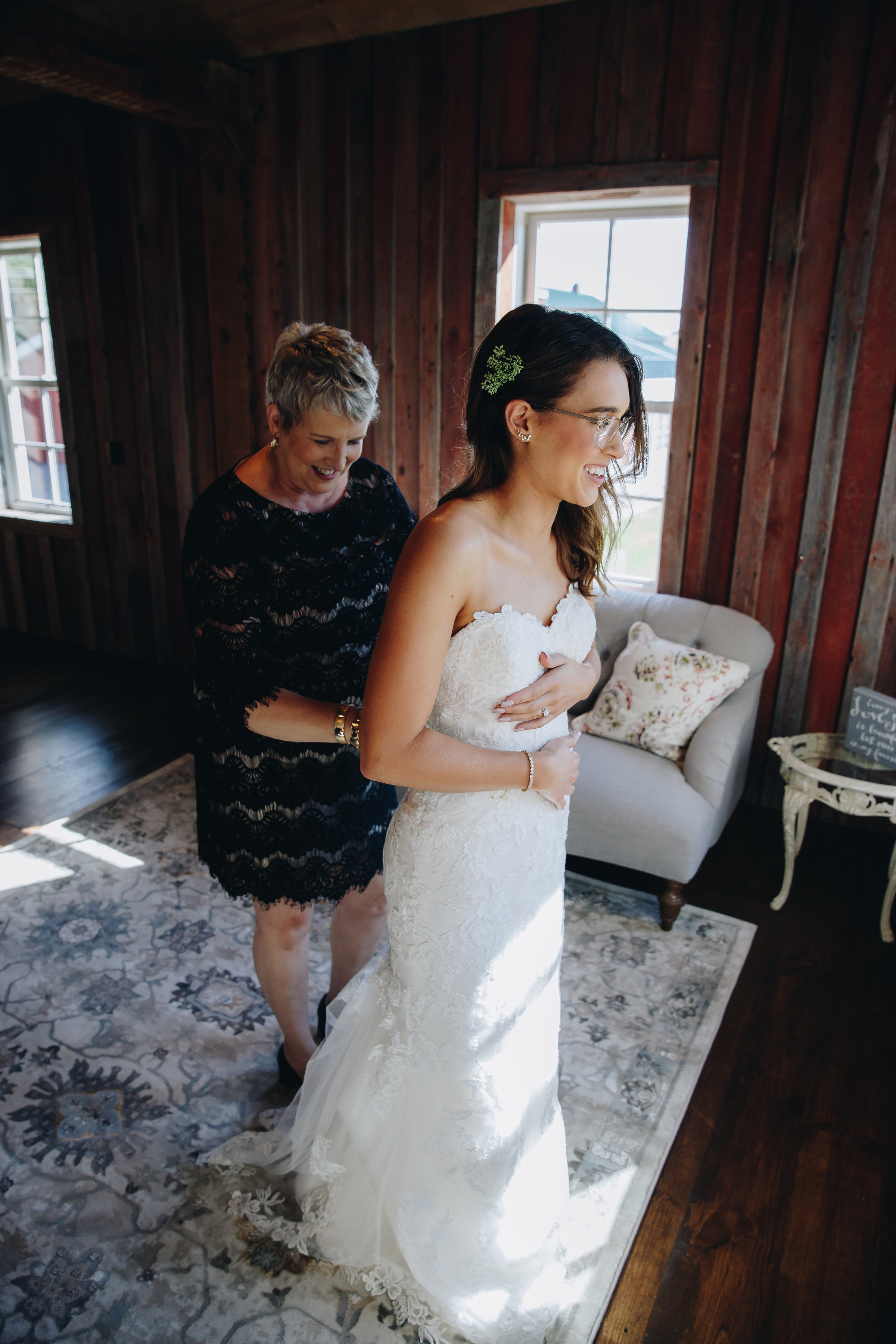 Minneapolis bride puts her wedding dress on before her first look