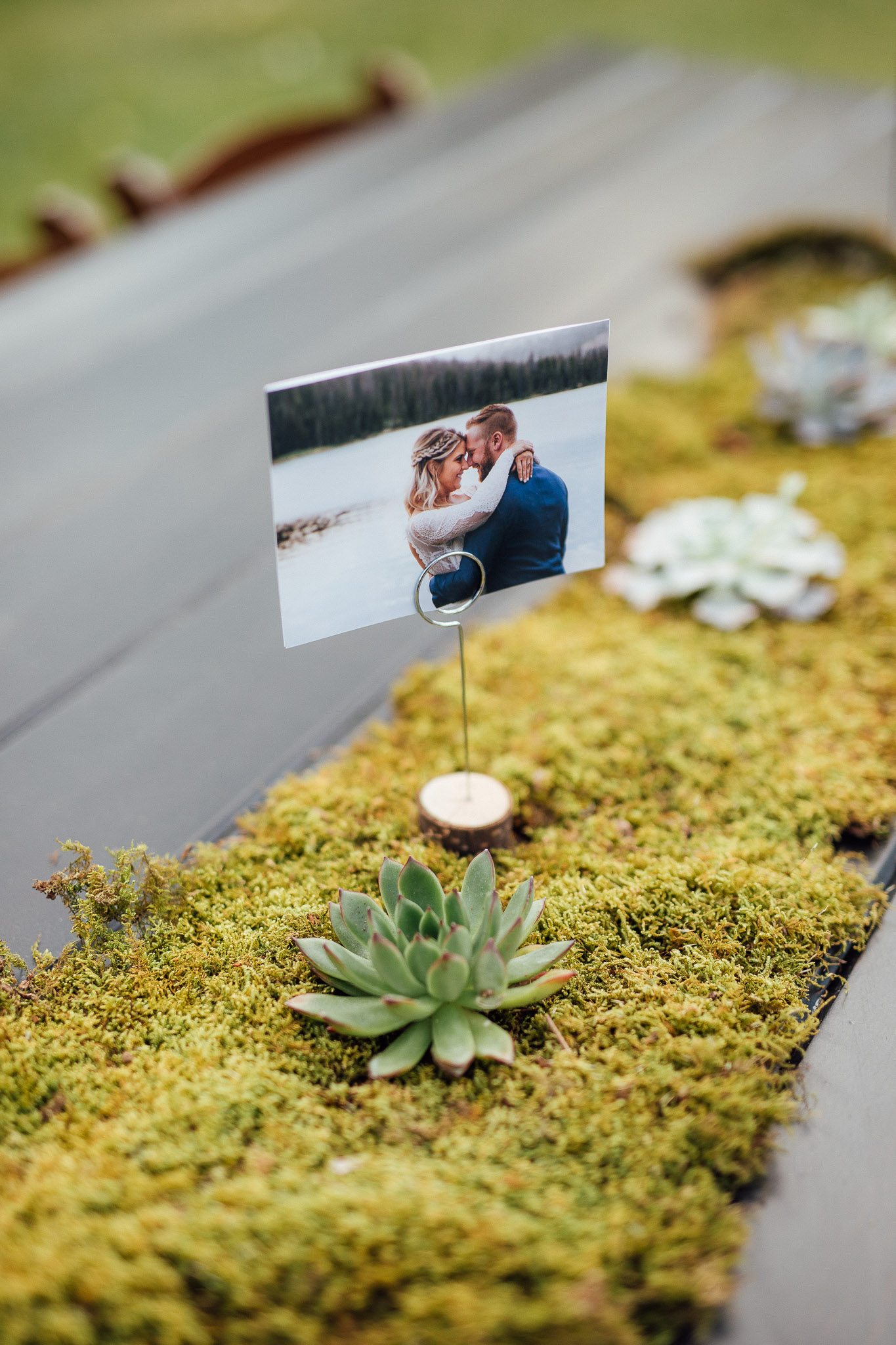 Table centerpieces and runners for wedding reception