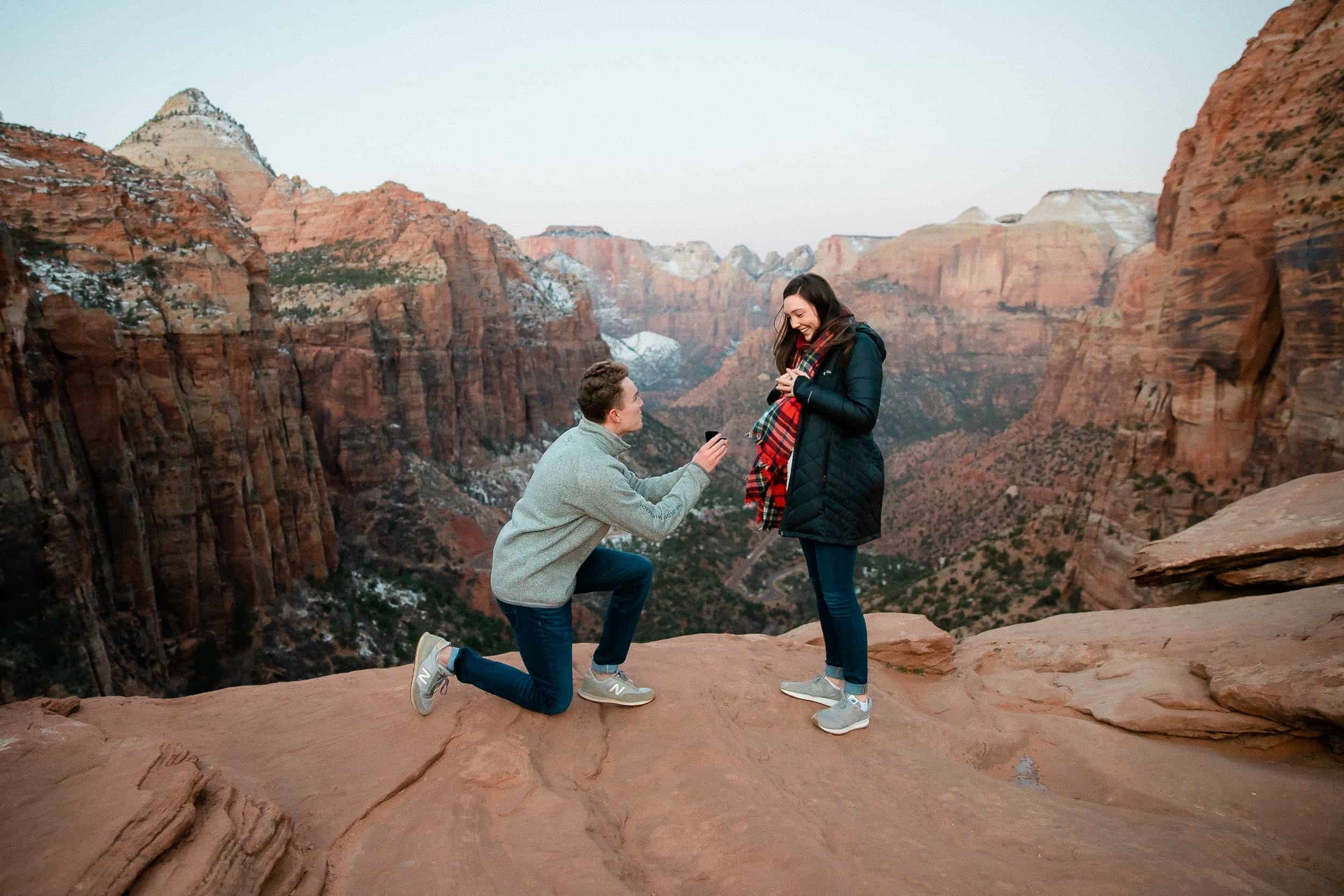 Guy proposes to girlfriend in Zion National Park