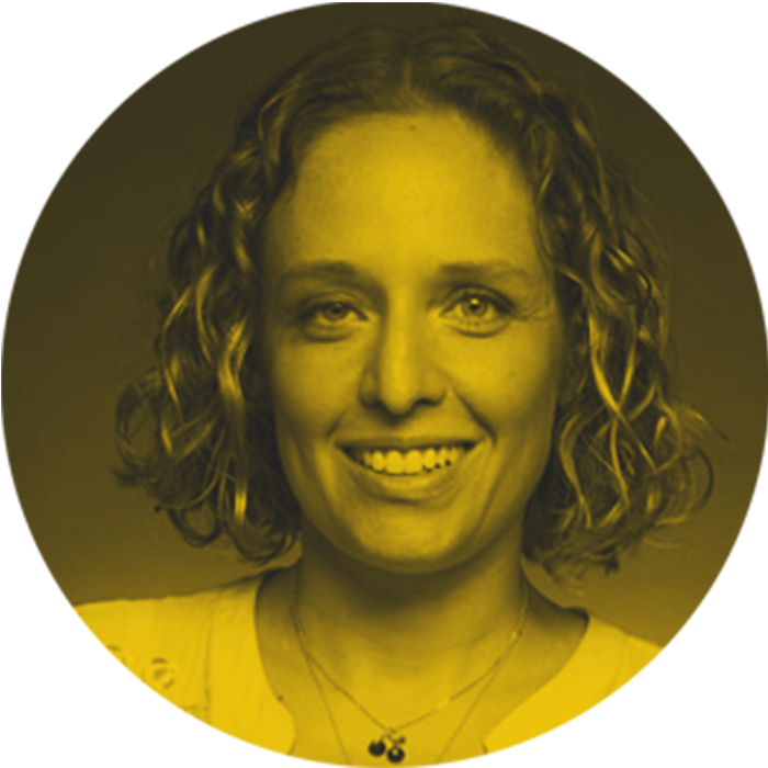 XIS Socia + Directora de Producción Productora la mayor parte del tiempo y mamá de tiempo completo. Ximena ha ido ganando su experiencia desde todos los ángulos posibles; desde agencia de publicidad hasta casa productora pasando por todo lo que hay en medio. Sus pasiones son la fotografía, el aguacate y los tacones altos (no necesariamente juntos).