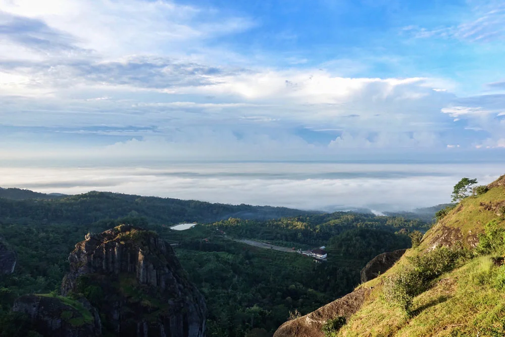 Asoka-Remadja---Gunung-Api-Purba-6.jpg