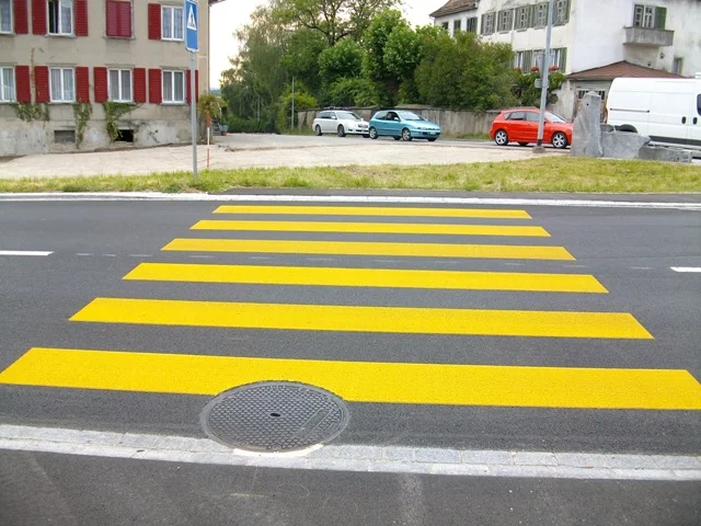 Fussgänger Verkehrsgelb.jpg