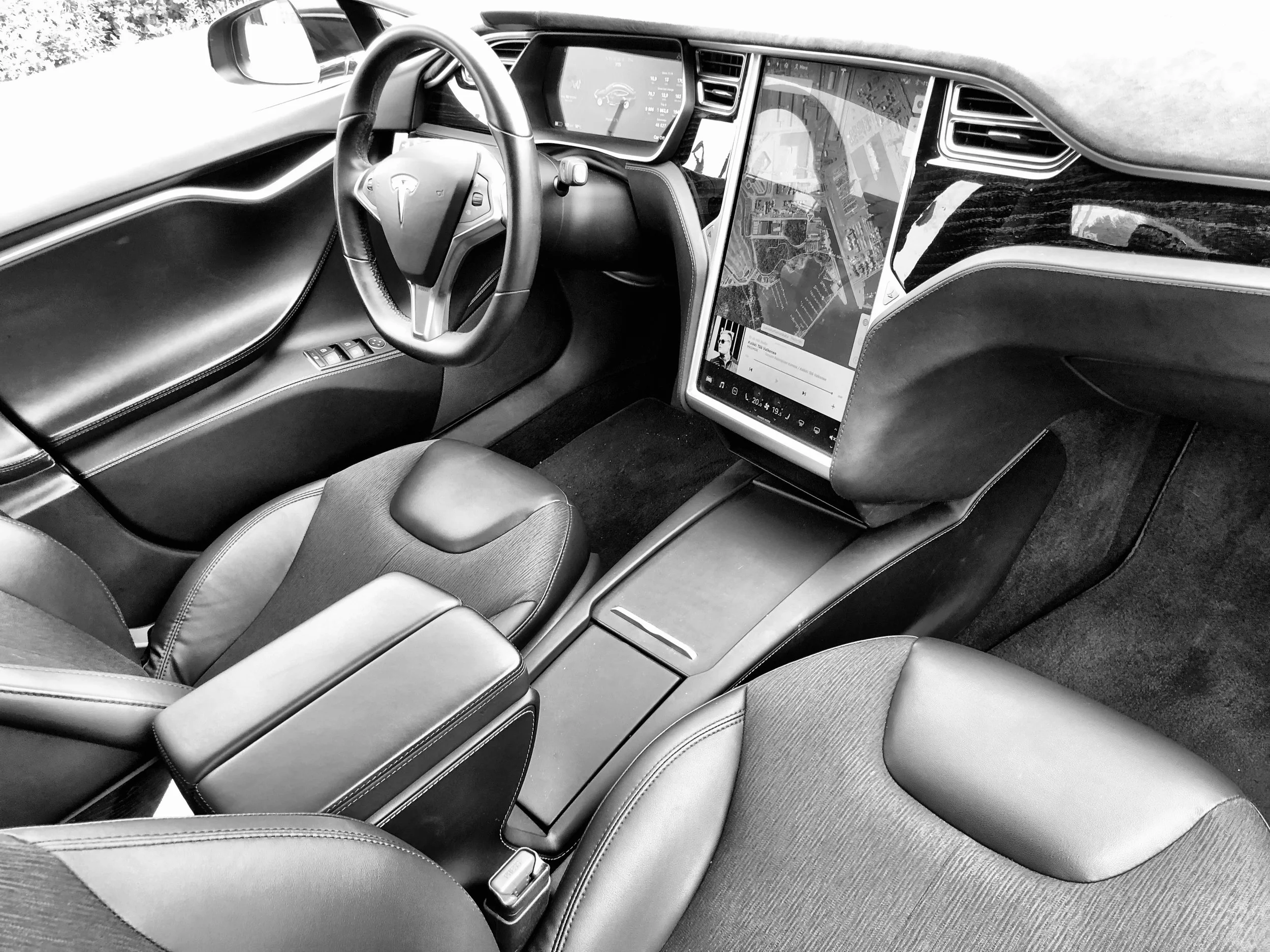 Tesla S 85 D 2016