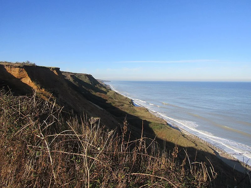 800px--2018-10-30_Trimingham_beach,_Norfolk_coast_path,_Norfolk.jpeg