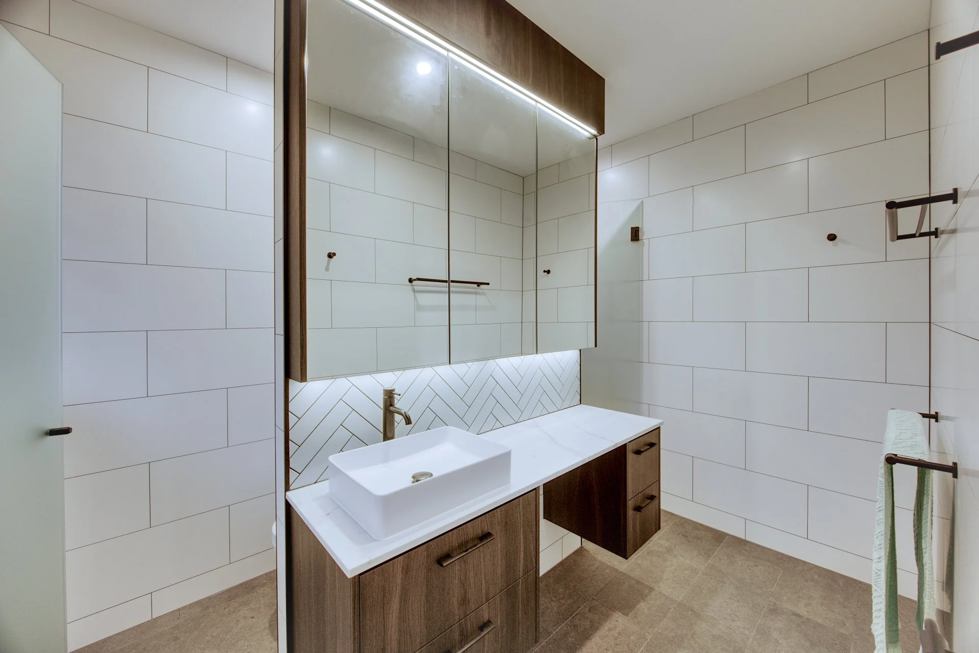 Noosa Bathroom_SML_01.jpg