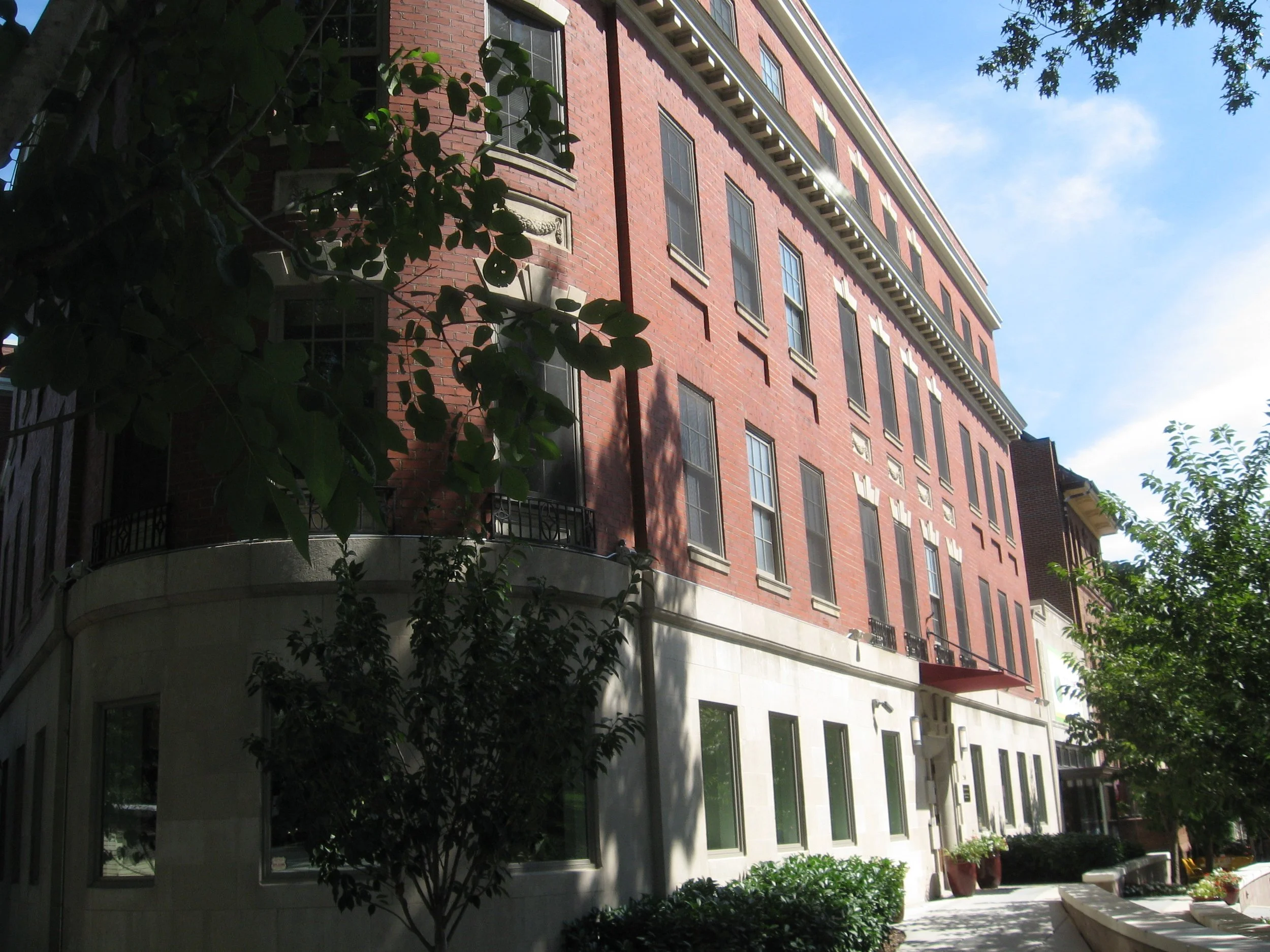 Stanford in Washington Exterior 2.jpg