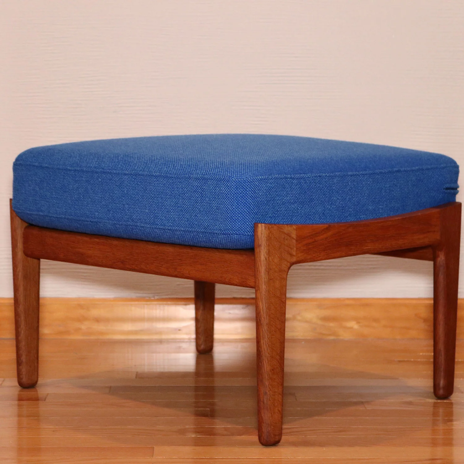 GE 290A & Ottoman (Hans J Wegner ) -北欧インテリア通販 商品一覧