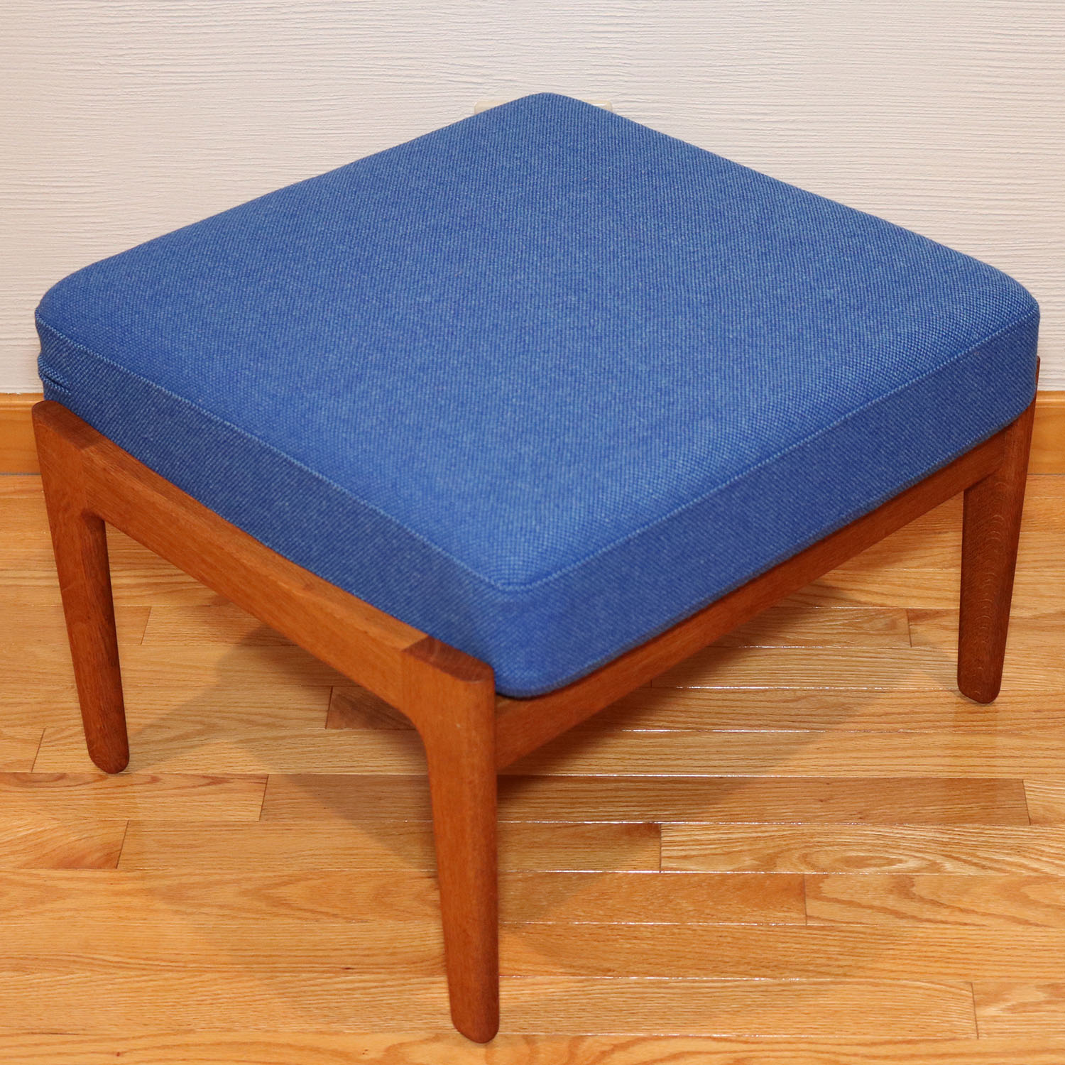 GE 290A & Ottoman (Hans J Wegner ) -北欧インテリア通販 商品一覧